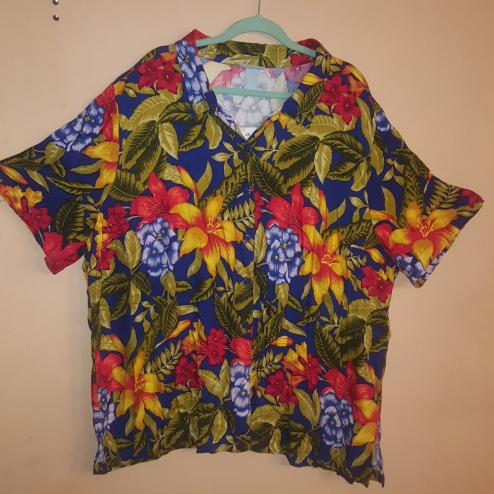 Brand New Plus Size Button Floral button down Top